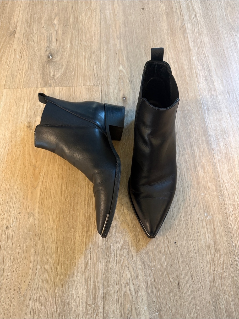 Acne Studios Black Pointed Toe Leather Ankle Boots - Women 37